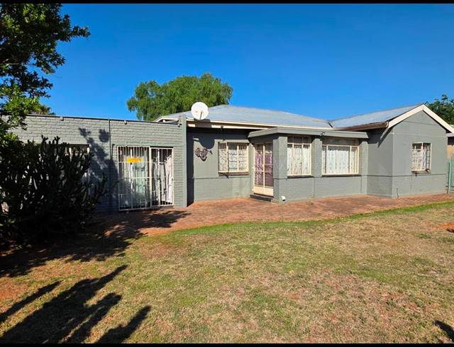 4 BEDROOM HOUSE FOR SALE IN ROTHDENE